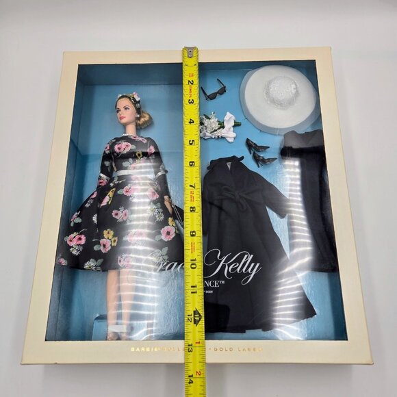 Grace Kelly The Romance Silkstone Barbie Doll Giftset By Mattel Gold Label T7944 - Picture 3 of 16